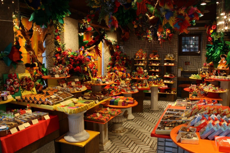 ecommerce-BIOT-min_candy_store_chocolate_shop_chocolate_switzerland-393515